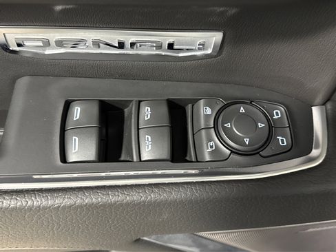 Used 2022 GMC Sierra 1500 Denali image 17