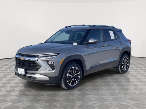 Used 2025 Chevrolet TrailBlazer LT AWD/4WD image 1