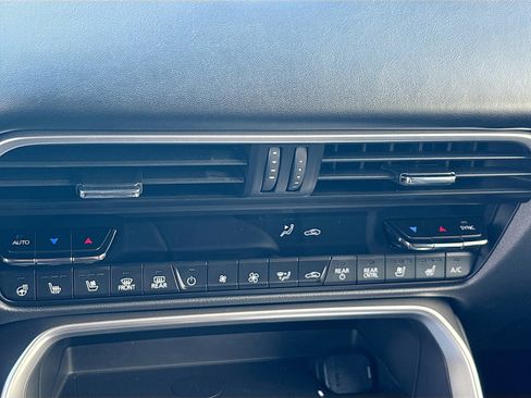 Certified 2025 MAZDA CX-90 3.3 Turbo S w/ Premium Package image 17