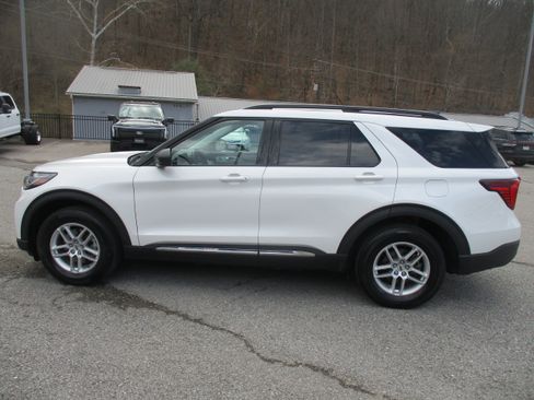 Used 2025 Ford Explorer Active AWD/4WD image 7