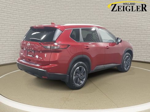 Certified 2025 Nissan Rogue SV w/ SV Premium Package image 5