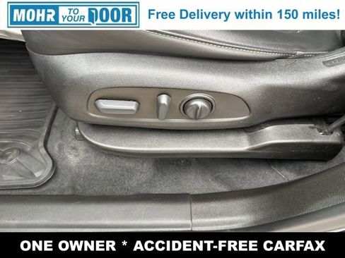 Used 2022 Chevrolet Traverse LT w/ LT Premium Package image 16