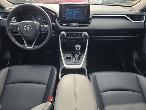 Used 2021 Toyota RAV4 XLE Premium image 15
