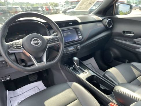 Used 2023 Nissan Kicks SR w/ SR Premium Package FWD image 15
