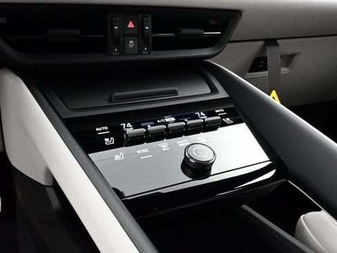 New 2026 Porsche Macan 4S Electric AWD/4WD image 11