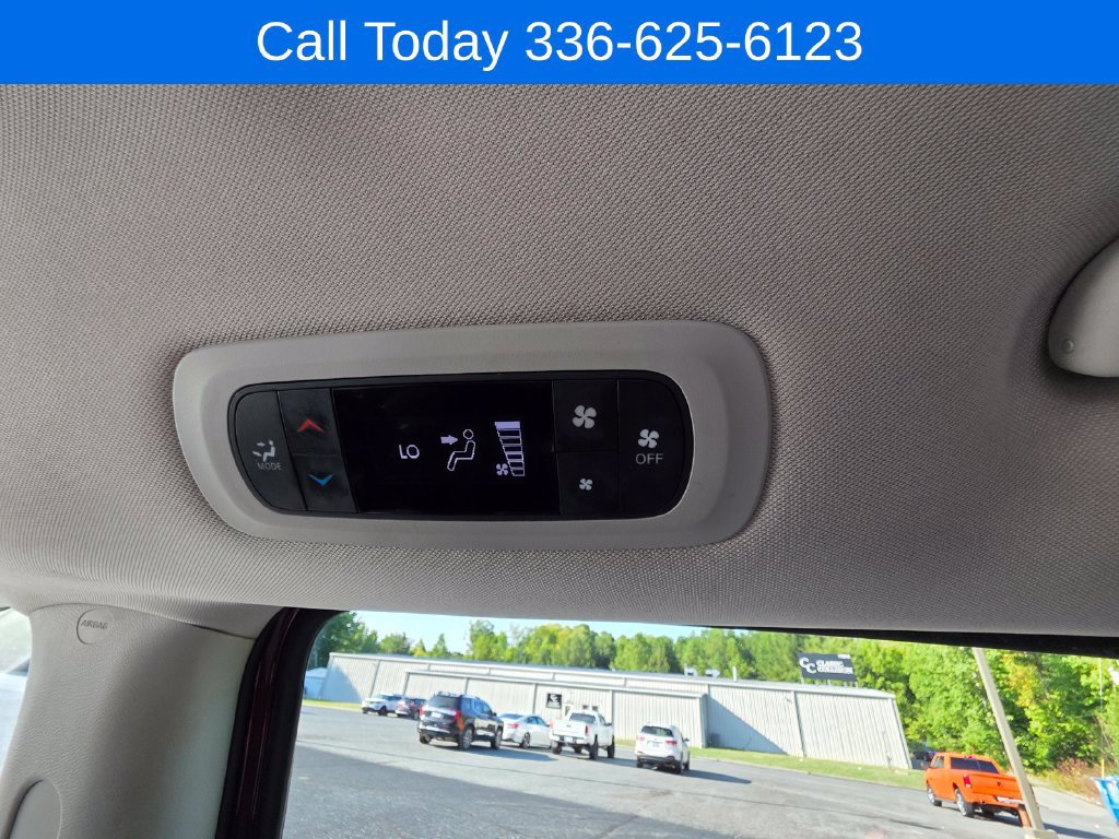 Used 2023 Chrysler Voyager LX FWD image 23