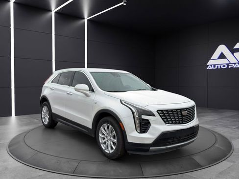 Used 2023 Cadillac XT4 Luxury image 3