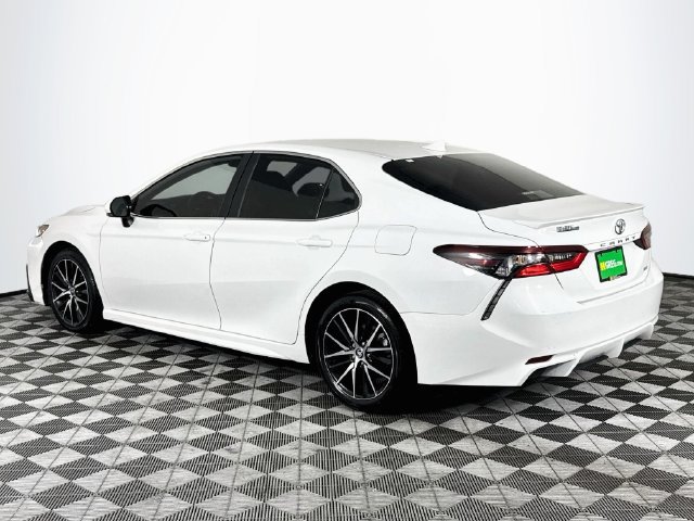 Used 2023 Toyota Camry SE FWD image 6