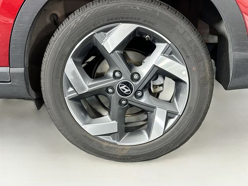 Used 2025 Hyundai Venue SEL image 11