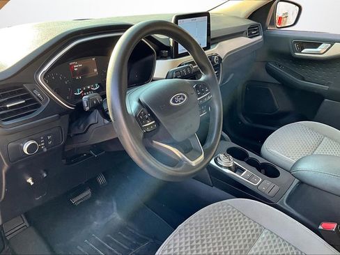 Used 2020 Ford Escape SE image 17
