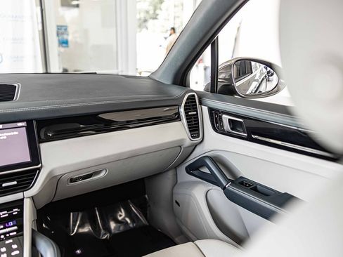 Used 2021 Porsche Cayenne E-Hybrid image 41