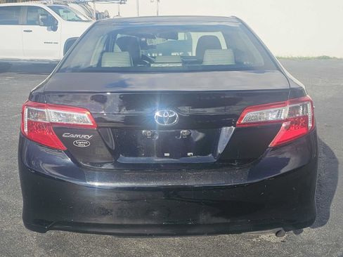 Used 2014 Toyota Camry L image 14