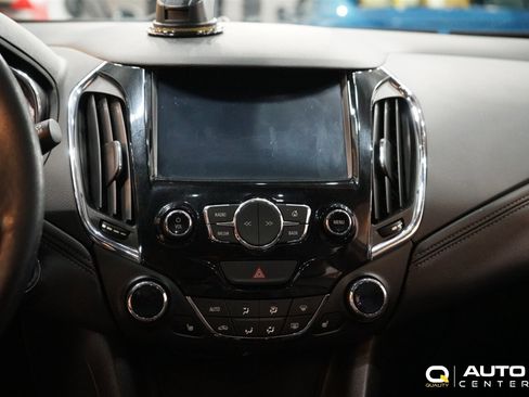 Used 2017 Chevrolet Cruze Premier image 16