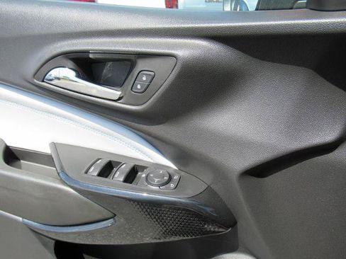 Used 2024 Chevrolet Trax LT FWD image 19