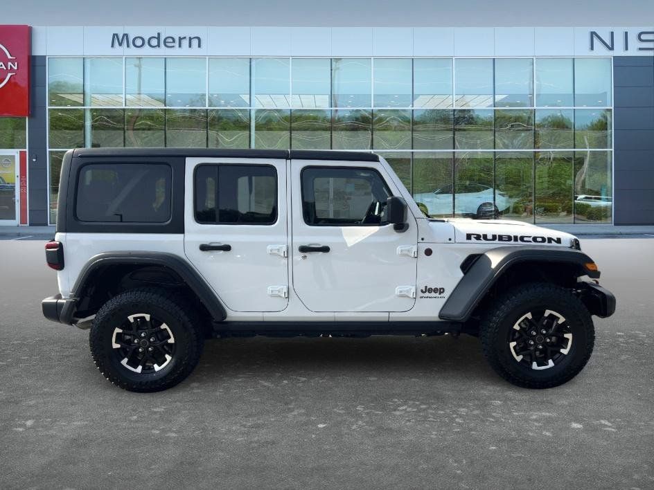 Used 2025 Jeep Wrangler Unlimited Rubicon AWD/4WD image 4