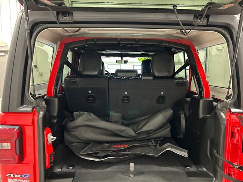 Used 2022 Jeep Wrangler Unlimited Sahara w/ Cold Weather Group image 33