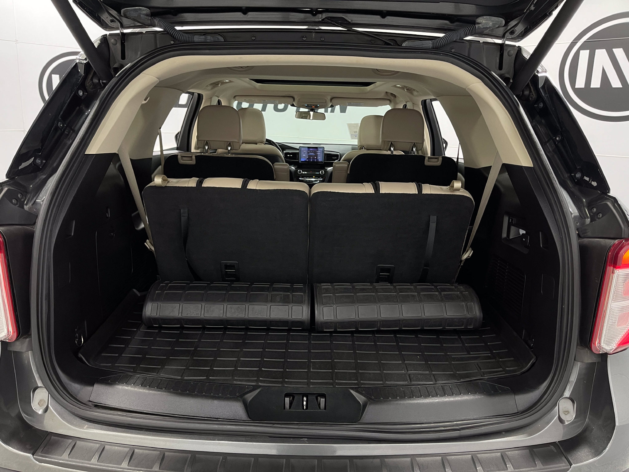 Used 2020 Ford Explorer XLT w/ Equipment Group 202A AWD/4WD image 26