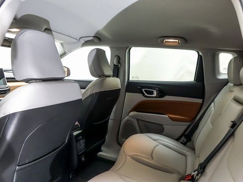 Used 2022 Jeep Compass Limited image 11