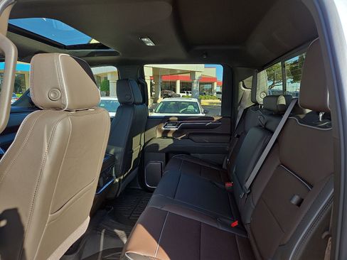 New 2026 GMC Sierra 2500 Denali w/ Denali Reserve Package AWD/4WD image 9