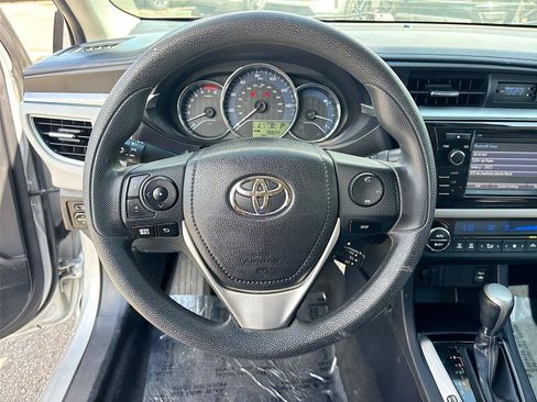 Used 2015 Toyota Corolla LE FWD image 11