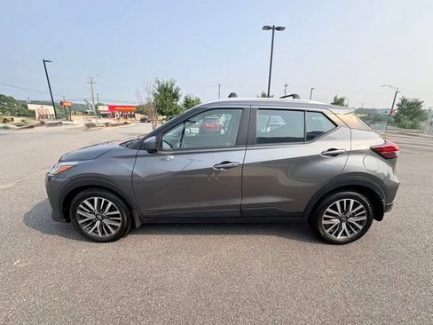 Used 2024 Nissan Kicks SV w/ Interior Electronics Package FWD image 2