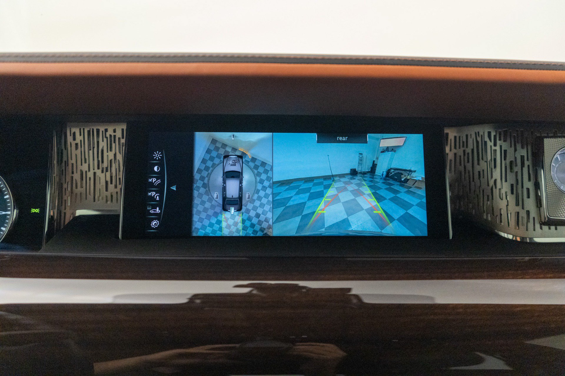 Used 2019 Rolls-Royce Phantom Sedan RWD image 43