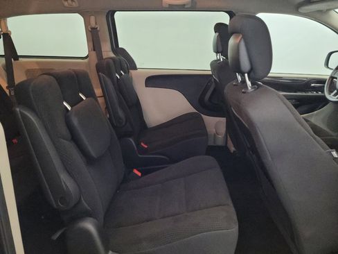 Used 2018 Dodge Grand Caravan SE FWD image 19