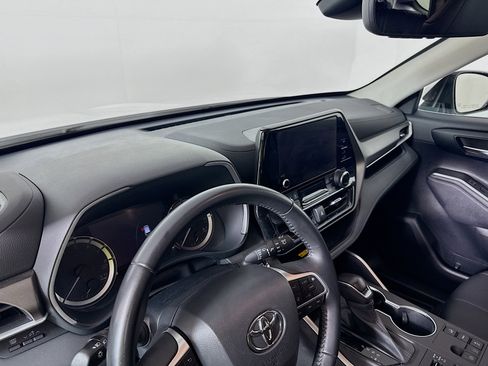 Certified 2023 Toyota Highlander XLE image 9