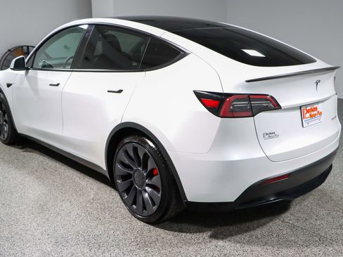 Used 2023 Tesla Model Y Performance AWD/4WD image 9
