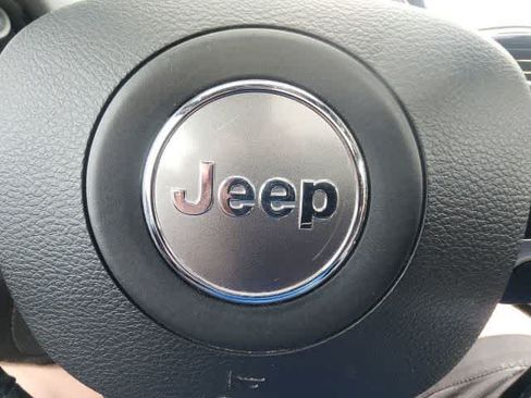 Used 2020 Jeep Grand Cherokee Limited AWD/4WD image 26