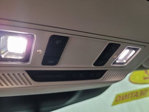 Used 2022 Ford Explorer XLT image 40