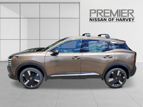Used 2026 Nissan Kicks SR FWD image 3