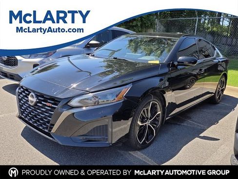 Used 2023 Nissan Altima 2.5 SR w/ SR Premium Package FWD image 1