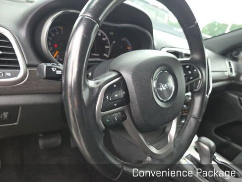 Used 2018 Jeep Grand Cherokee Laredo AWD/4WD image 11