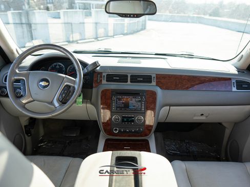 Used 2011 Chevrolet Avalanche LTZ image 13