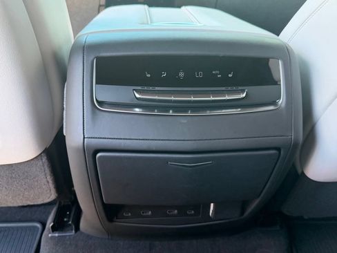 Used 2025 Cadillac Escalade Sport Platinum AWD/4WD image 18