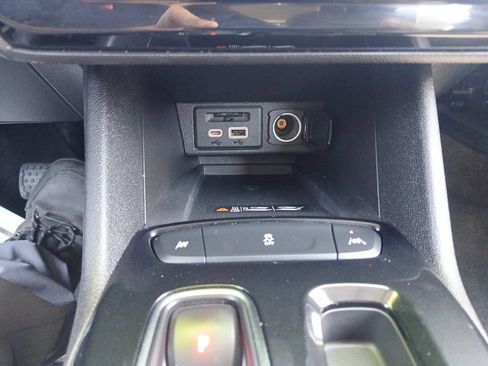Used 2023 Chevrolet Bolt EUV Premier w/ Sun & Sound Package FWD image 13