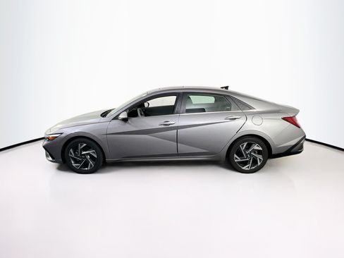 Used 2024 Hyundai Elantra SEL w/ Convenience Package FWD image 8