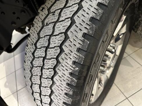 Used 2017 Ford F250 Lariat w/ Chrome Package image 25