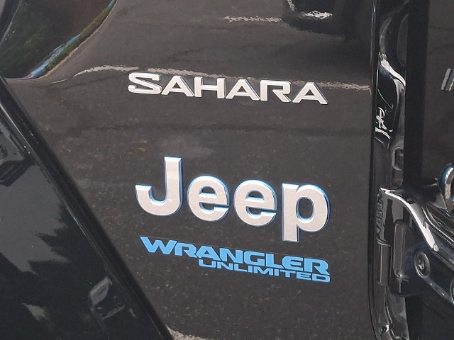 Used 2022 Jeep Wrangler Unlimited Sahara w/ Cold Weather Group AWD/4WD image 30