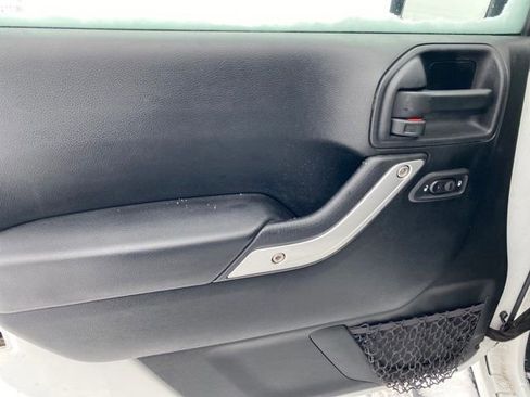 Used 2016 Jeep Wrangler Unlimited Sahara w/ Dual Top Group AWD/4WD image 15