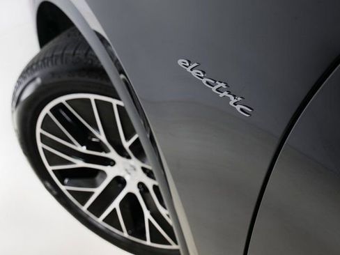 Certified 2025 Porsche Macan 4S Electric image 33