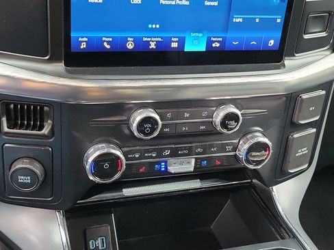 Used 2023 Ford F150 Lariat RWD image 19