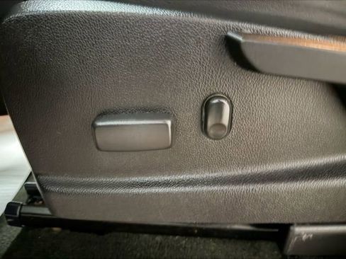 Used 2017 GMC Canyon Denali image 18