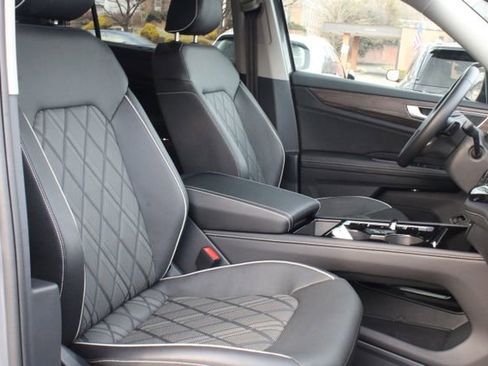 Used 2025 Volkswagen Atlas SEL Premium R-Line image 21