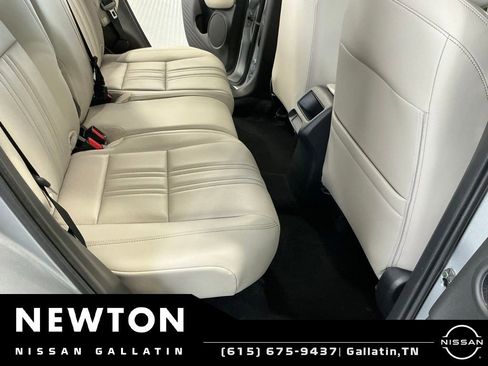 Used 2025 Honda HR-V EX-L image 16
