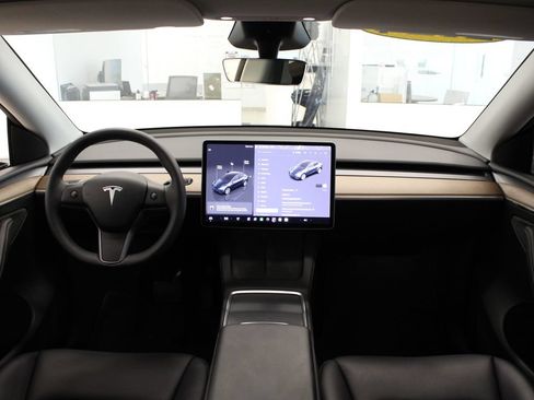 Used 2024 Tesla Model Y Long Range RWD image 18