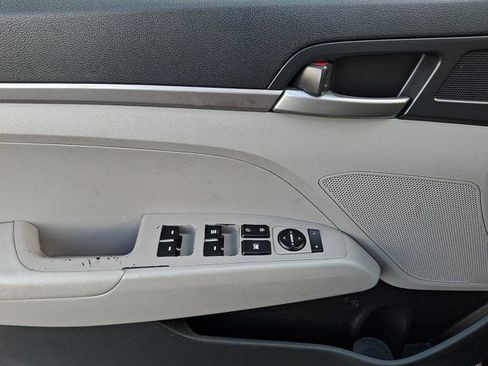 Used 2018 Hyundai Elantra SE w/ SE Connectivity Package 04 FWD image 16