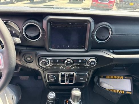 Used 2023 Jeep Wrangler Unlimited Sahara w/ Cold Weather Group AWD/4WD image 21