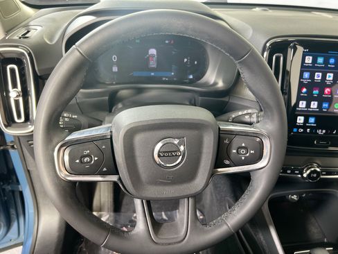 Used 2023 Volvo XC40 B5 Core w/ Convenience Package image 10